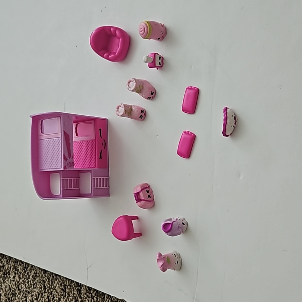 Shopkins slumber party 13 pieces